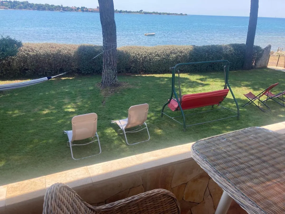 Karigador Beach House Villa