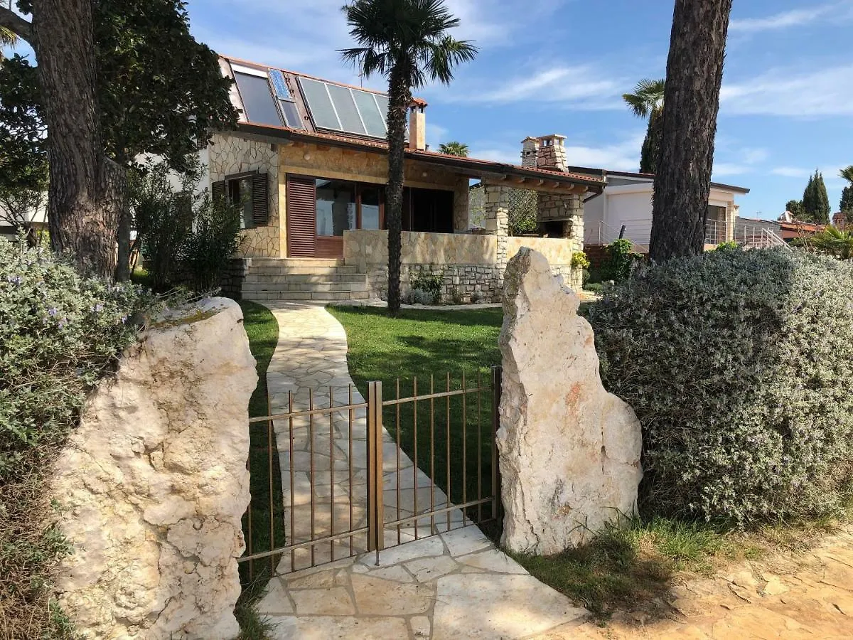 Karigador Beach House Дом отдыха